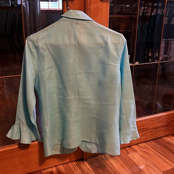 Talbots size 6 TWO linen blouses with front pockets and ruffle sleeves. - Picture 5 of 11